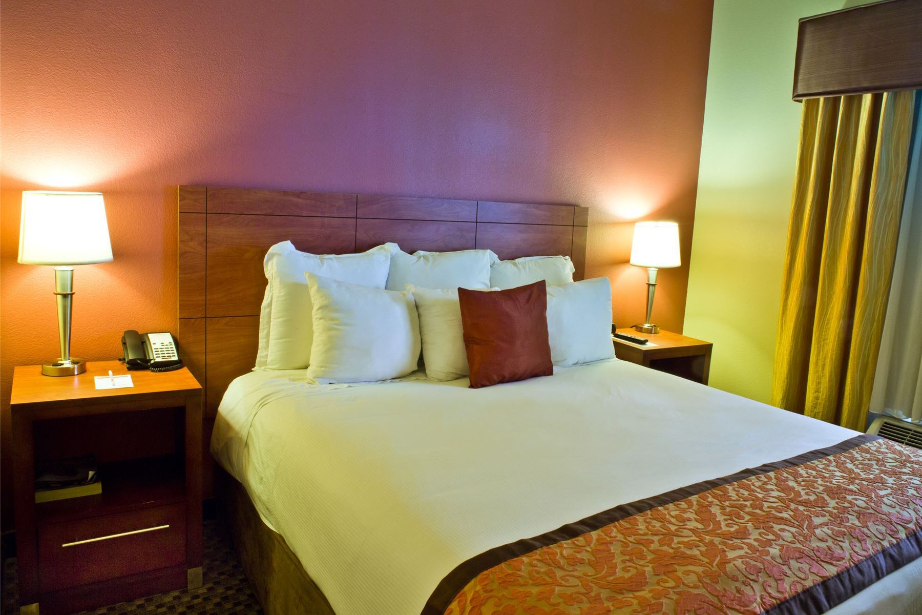Alameda California Hotel with Extended Stay Near Oakland